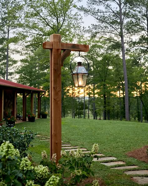 Farmhouse Outdoor Living, Farmhouse Outdoor, Landscaping With Large Rocks, Garden Yard Ideas, Outdoor Post Lights, Backyard Patio Designs, Diy Backyard, Backyard Decor, Backyard Landscaping Designs