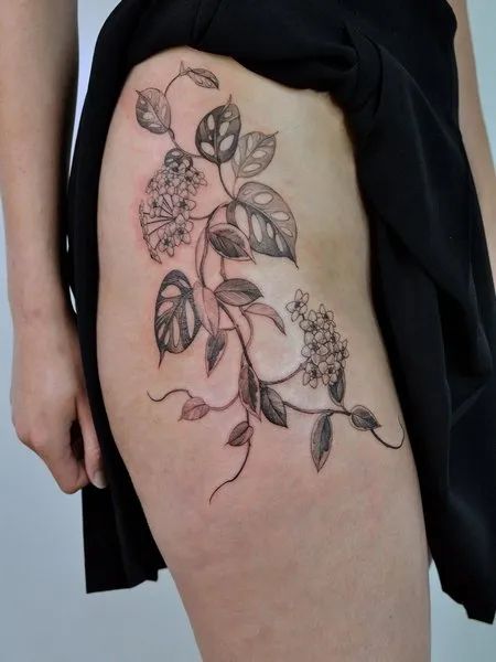 Plant Thigh Tattoo, Monstera Vine, Plant Tattoo Ideas, 34 Tattoo, Front Thigh Tattoos, Tattoo Pieces, Flower Vine Tattoos, Upper Thigh Tattoos, Vampire Tattoo