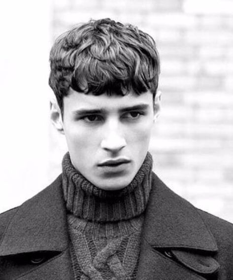 45 Bowl Haircut Ideas That Are Actually Astonishingly Good | MenHairstylist.com Mushroom Cut Hairstyle, 1950s Mens Hairstyles, Caesar Haircut, French Crop, Trendy Mens Hairstyles, Bowl Haircuts, Crop Haircut, Crop Hair, Mens Hairstyles Thick Hair