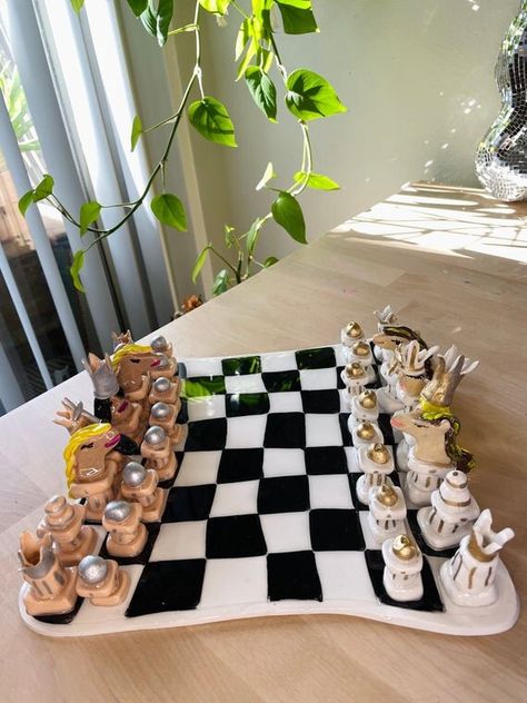 Clay Chess Set, Clay Chess, Disco Letters, Painted Ceramic Plates, Keramik Design, Pottery Crafts, Diy Pottery, Ceramics Pottery Art, Clay Art Projects