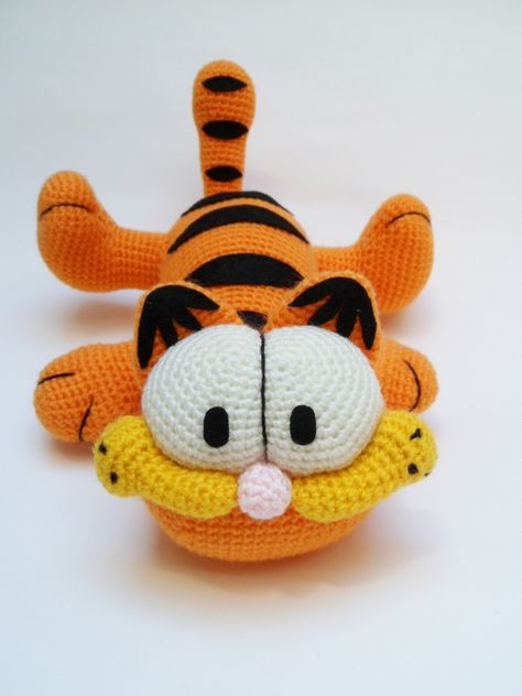 Garfield amigurumi. Patrón gratis en http://amigurumies.blogspot.com Cat Diagram, Kat Haken, Free Amigurumi Crochet Patterns, Animal Crochet, Crochet Cat Pattern, Crochet Cat, Amigurumi Free, Amigurumi Free Pattern, Cat Pattern