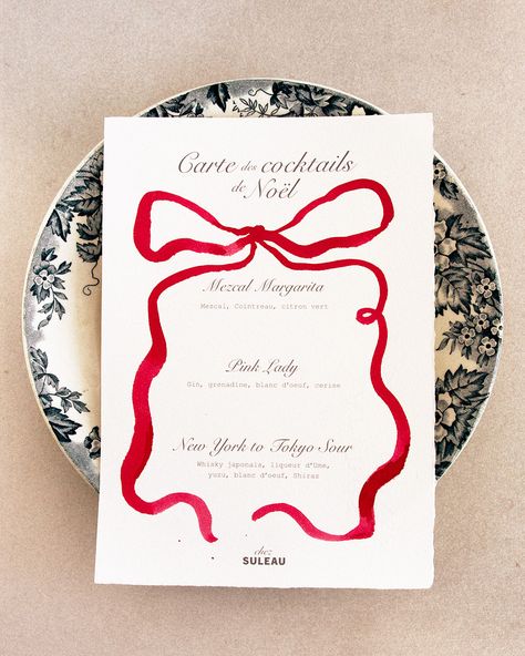 Handmade cocktail menu with red watercolor bow on vintage plate Christmas Menu Design Ideas, Xmas Menu Design, Watercolor Menu Design, Cocktail Menu Design, Christmas Menu Design, Christmas Hosting, Xmas Menu, Watercolor Menu, Hosting Ideas