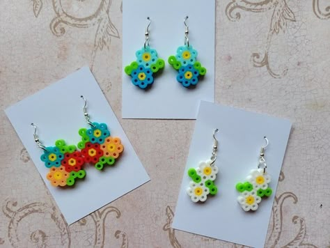 Perler Earrings Diy, Perler Bead Earrings Patterns, Hama Beads Jewelry, Perler Bead Earrings, Perler Earrings, Melt Beads, Melty Bead Patterns, Easy Perler Beads Ideas, Beaded Bead