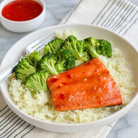 Mealime - Simple Sweet Chili Salmon with Sesame Broccoli & Rice Sweet Chili Salmon, Sesame Broccoli, Chili Salmon, Salmon Broccoli, Broccoli And Rice, Salmon And Broccoli, Broccoli Rice, Chili Garlic Sauce, Sweet Chili Sauce