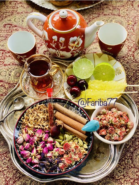 Persian Party Theme, Persian Tea Recipe, Tea Presentation, Arab Food, Persian Tea, Crocus Sativus, Persian Decor, Fantasy Space, Tea Culture