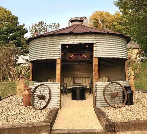 Farmhouse Fanatics on Instagram: “Check out this awesome grain bin gazebo by @214revelations 😍👏🏻🇺🇸 . Would you put one of these bad boys in your #backyard? I definitely…” Grain Bin Gazebo, Bin Gazebo, Grain Bin House, Corn Crib, Silo House, Grain Silo, Backyard Gazebo, Lake Cabin, Backyard Pavilion