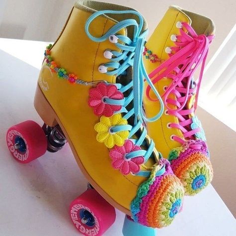 Kidcore Shoes, Skate Girl Outfit, Roller Skates Fashion, Roller Skate Accessories, Skate Accessories, Roller Skating Outfits, Skates Shoes, Girls Roller Skates, Quad Roller Skates