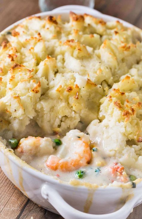 Fish Pie Recipe you'll love! Baked Haddock Recipes, Fish Pie Recipe, Fish Casserole, Seafood Casserole Recipes, Baked Haddock, Haddock Recipes, Hp Sauce, British Cooking, British Recipes