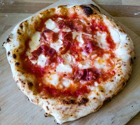 Pizza Dough Calculator | Make Authentic Neapolitan Pizza Recipes Easy! Pizza Ooni, Neapolitan Pizza Dough Recipe, Naples Pizza, Pizza Healthy, Parmesan Pizza, Perfect Pizza Dough, Authentic Italian Pizza, Portable Oven, Neapolitan Pizza