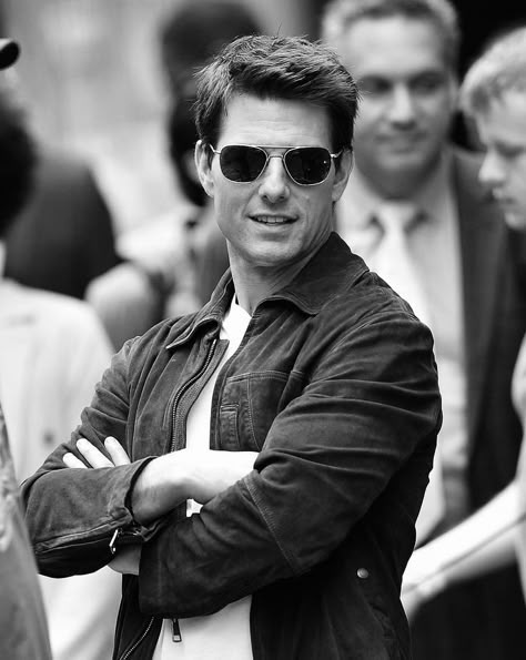 Tom Cruise Funny, Tom Cruise Style, Tom Cruise Oblivion, Tom Cruise Wallpaper, Tom Cruise 80s, Tom Cruise Teeth, Cruise Wallpaper, Young Tom Cruise, Danielle Campbell The Originals