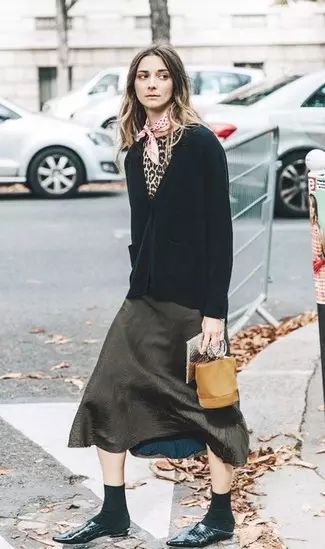 Socks Outfit, French Wardrobe, Sock Outfits, Maxi Cardigan, Paris Fashion Week Street Style, Cute Fall Outfits, Street Style Inspiration, Fashion Week Street Style, 가을 패션