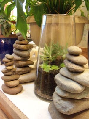 Make The Best of Things: DIY Zen Stone Stacks Zen Themed Bathroom, Zen Theme Party, Zen Garden Bathroom, Zen Bathroom Decor, Mom Inspo, Apartments Interior, Luxury Apartments Interior, Poolside Decor, Zen Stones