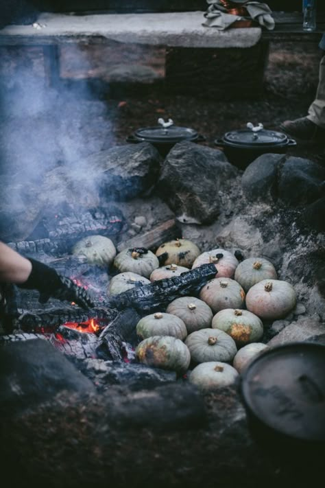 Adventures In Cooking, Live Fire Cooking, Fire Cooking Ideas, Cooking On Fire, Cooking In Nature, Wood Fire Cooking, Secret Supper, Cooking With Fire, Cooking Over Fire