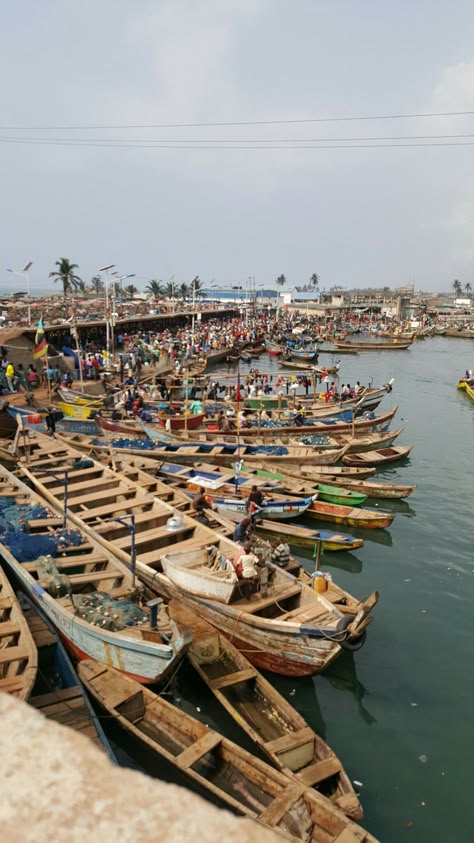 Cape Coast Ghana, Senegalese Culture, Ghana Photography, Travel Ghana, Ghana Culture, Barbershop Design Interior, Ghana Travel, African Photography, Fruit Splash