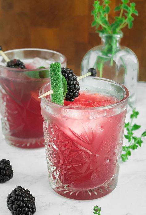 fresh blackberries, sage, and grapefruit mixed with honey simple syrup and sparkling water. a super refreshing drink sans booze! blackberry, sage, and grapefruit mocktail | a flavor journal food blog Grapefruit Mocktail, Honey Simple Syrup, Grapefruit Cocktail, Briar Patch, Craft Cocktail Recipe, Blackberry Syrup, Refreshing Summer Cocktails, Craft Cocktail, Easy Cocktail