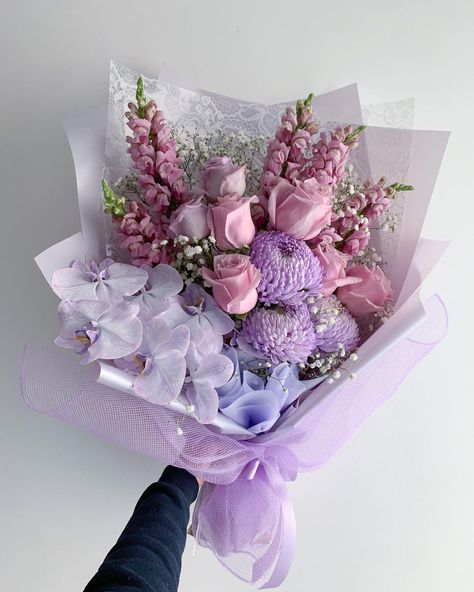 Reminiscent Blooms | By Anh on Instagram: “RB signature design in purple 💜💜 #Bouquet #RBBouquet #Flowers #Florist #SydneyFlorist #Purple” Purple Orchid Bouquet, Orchids Bouquet, Flower Boquet, Mother's Day Bouquet, Orchid Bouquet, Purple Bouquet, Balloon Arrangements, Flower Care, Phalaenopsis Orchid