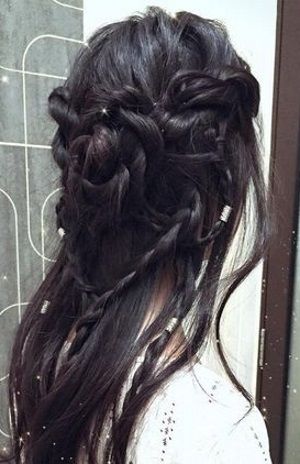 elvish hairstyle <3 Elvish Hairstyles, Elven Hairstyles, Fantasy Hairstyles, Elvish Wedding, Medieval Hair, Elf Hair, Medieval Hairstyles, Avatar Oc, Viking Hair