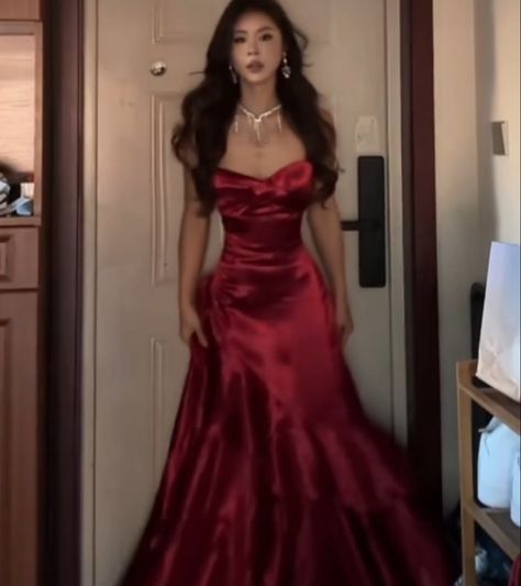 Clothes Style Aesthetic, Waltz Dress, Royal Au, Princess Vibes, Graduation 2024, Prom Queens, Prom Inspo, Prom Colors, Prom Dress Inspiration