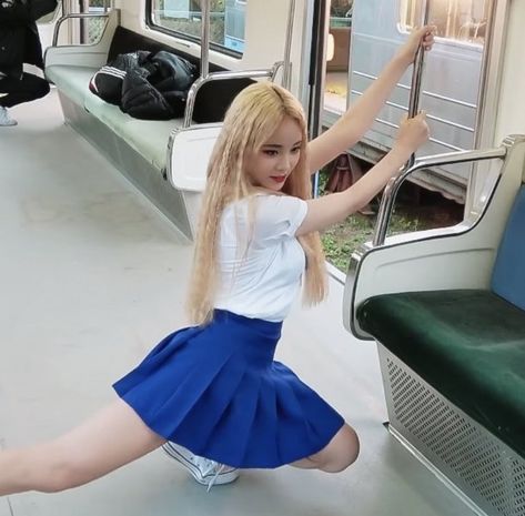 Loona Jinsoul, Like A Butterfly, Singing In The Rain, Rare Videos, Odd Eyes, Olivia Hye, Crazy Love, Kim Lip, A Butterfly