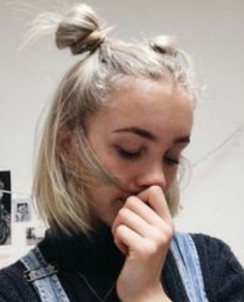 Space buns short hair Pastel Colored Hair, Short Hair Updos, Bun Ideas, Cute Buns, Short Hair Bun, Space Buns, Hair Color Pastel, Scene Hair, Short Hair Updo