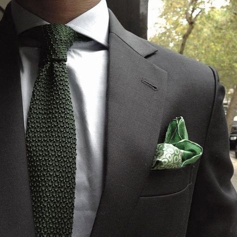 Man With Black Suit Fashionable Style Look Green Tie With Pocket Square #suitsmenblack A Man In A Suit, Man In A Suit, Mens Ties, Men With Street Style, Mens Fashion Blog, Navy Suit, Knit Tie, Sharp Dressed Man, Green Tie