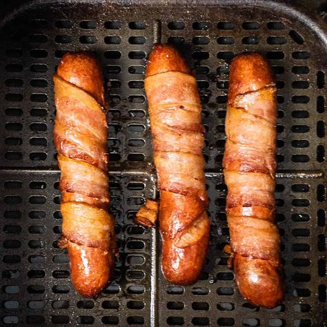 Fried Hotdogs, Hot Dogs In Air Fryer, Air Fryer Recipes Bacon, Air Fry Bacon, Bacon Wrapped Beef, Air Fryer Recipes Beef, Bacon Hot Dogs, Bacon Wrapped Sausages, Fried Hot Dogs