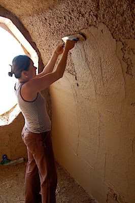 Straw Bale Dome Straw Bale Building, Straw Bale Construction, Cob Building, Casa Hobbit, Eco House Design, Earth Bag Homes, Off Grid House, Ecological House, Straw Bale House