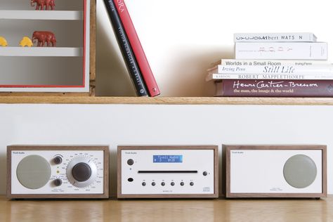 Clean lines and classic design. The Tivoli Radiocombo effortlessly combines industrial art and exceptional sound. Tivoli Audio, Dieter Rams, Industrial Art, Audiophile, Design Design, Hall Of Fame, Ipod, Clean Lines, The Model