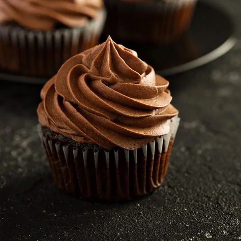 Whipped ganache recipe (SUPER EASY) + Sugar Geek Show Sugar Geek, Best Chocolate Cupcakes, Whipped Ganache, Resep Brownies, Chocolate Ganache Recipe, Ganache Recipe, Torte Cupcake, Cupcake Recipes Chocolate, Buttercream Frosting Recipe