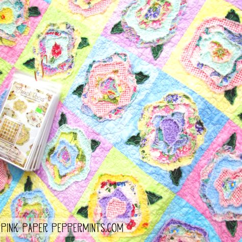 French Rose Quilt, French Roses Quilt, Rose Quilt Pattern, Floral Quilt Patterns, Roses Quilt, Rose Quilts, Rag Quilting, Garden Quilts, Quilt Pattern Free