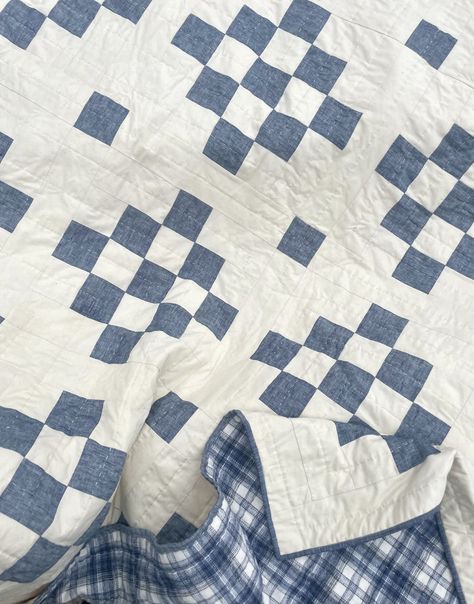 How to make: this quilt (I’m sure it’s a traditional quilt block but can’t find the name anywhere!) — Joz Makes Quilts Easy Quilt Blocks For Beginners Free, Blue Quilts Ideas Free Pattern, Simple Vintage Quilt Patterns, Two Color Quilt Blocks Free Pattern, Blue And White Quilt Patterns Free, Quilt Beginner Easy, Blue Quilts Patterns Free, 2 Fabric Quilt Patterns, 2 Color Quilt Blocks