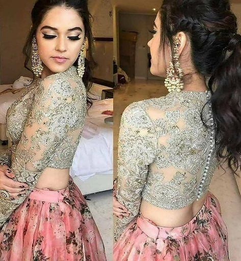 Pony With Lehenga, Indowestern Saree Hairstyle, Hairstyle Engagement, Net Saree Blouse Designs, Pony Hairstyle, Patiyala Suits, Stylish Lehenga, Simple Lehenga, Lehenga Designs Simple