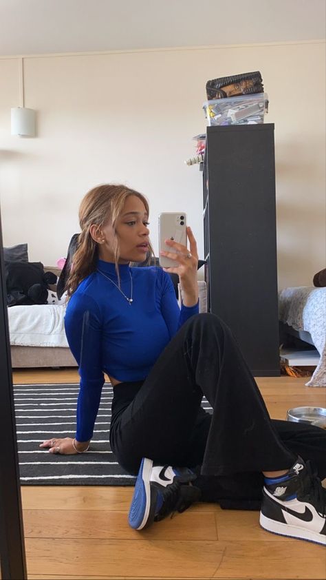 Outfit Ideas With Blue Jordans, Royal Blue Jordans Outfit, Dark Blue Jordans Outfit, Outfit With Blue Sneakers, Royal Blue Baddie Outfit, Jordan 1 Blue Outfit Women, Outfits With Blue Sneakers, Blue And Black Jordan 1 Outfit, Dark Blue Sneakers Outfit