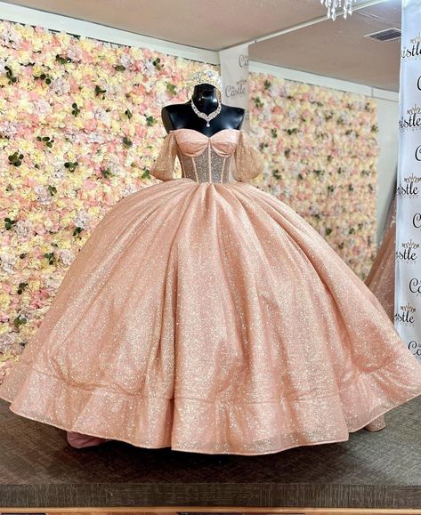 Vestidos Xv Aesthetic, Rose Gold Xv Dresses, Princess Quinceanera Dress, Rose Gold Quinceanera Dresses, Debut Gowns, Xv Dresses, Debut Dresses, Quinceanera Pink, Rose Gold Princess