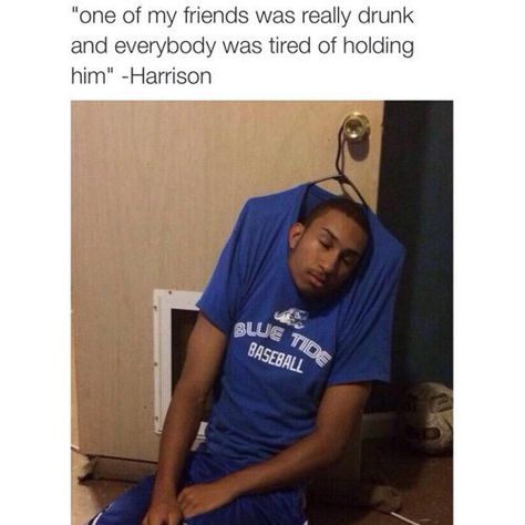 Taking care of your drunk friend can be a struggle, but it doesn’t have to be! | 22 Life Hacks And Tips To Make Life Easier In 2016 Funny Drunk Memes, Funny Drunk Pictures, Drunk Memes, Top 20 Funniest, Drunk Friends, Drunk People, Black Memes, Drunk Humor, Funny Pictures With Captions