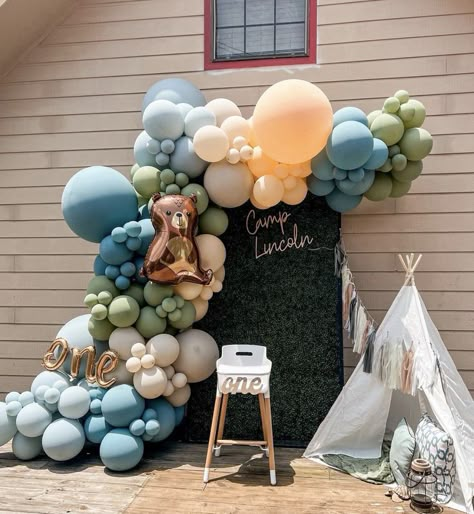 First Birthday Camping Theme, Camping Themed Birthday Party, Baby Bear Birthday Party, Happy Camper Birthday Party, Camping Theme Birthday Party, Camping Theme Birthday, Party Balloons Diy, One Happy Camper, First Birthday Balloons