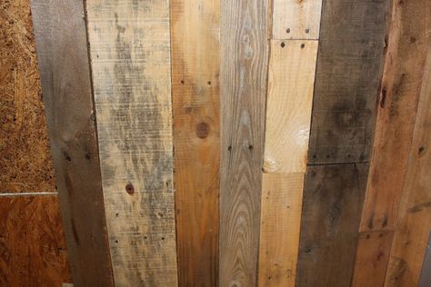 Remodelaholic | Rustic Pallet Wood Ceiling Tutorial Pallet Wood Ceiling, Ceiling Diy, Pallet Ceiling, Sycamore Tree, Rustic Ceiling, Pallet Boards, Diy Rustic Decor, Diy Ceiling, Wood Ceiling