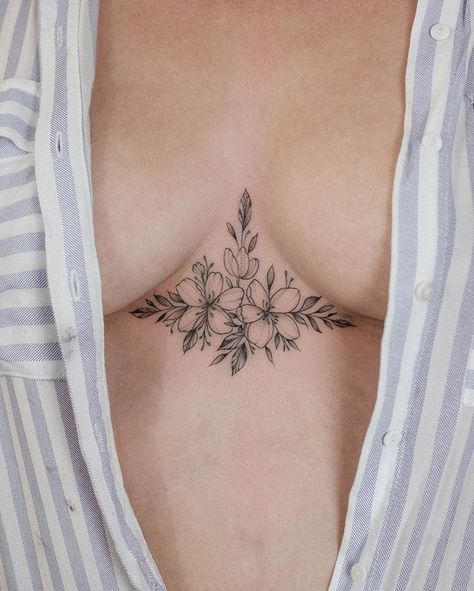 Sternum Tattoo Design, Underboob Tattoo Designs, Small Chest Tattoos, Underboob Tattoo, Chest Tattoos For Women, Bff Tattoos, Sternum Tattoo, Tattoo Feminina, Dainty Tattoos