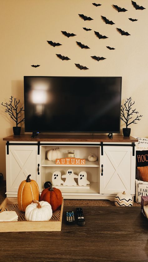 Day Bed Room, Decor Under Tv, Cozy Kitchen Ideas, Garage Door Ideas, Door Decor Ideas, Chandelier Ideas, Stand Ideas, Fall And Halloween, Home Decor Quotes