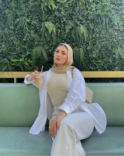 Modest Holiday Outfits Summer Hijab, Hijabi Vacation Outfits Summer, Hijabi Holiday Outfits, Pink Hijabi Outfits Aesthetic, Hijabi Vacation Outfits, Hijabi Fashion Summer, Hijab Fashion Summer, Stile Hijab, Muslim Outfits Casual