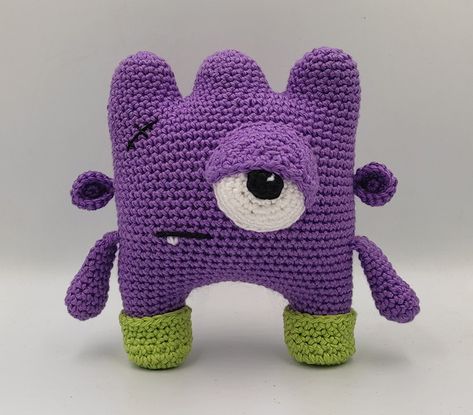 Monster Amigurumi | Free Crochet Pattern - Monster Amigurumi, Crochet Creatures, Free Amigurumi Patterns, Cute Monsters, Amigurumi Free, Amigurumi Free Pattern, Amigurumi Pattern, Step By Step Instructions, Key Rings