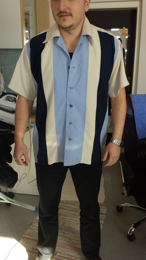 Retro Bowling Shirt - Charlie Sheen style of a shirt from series Two and a half men. Bowling Outfit Men, Bowling Shirt Outfit Men, Retro Bowling Shirts, Bowling Outfit, Mens Bowling Shirts, Two And A Half Men, Retro Bowling, Shirt Outfit Men, From Series