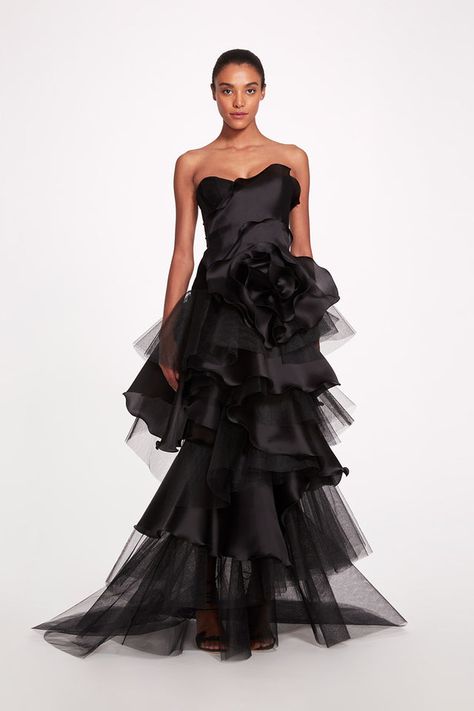 Couture Spring 2023 – Marchesa Red Carpet Ideas, Womens Evening Wear, Marchesa Fashion, Tiered Gown, Marchesa Couture, Long Tiered Skirt, Marchesa Dress, Marchesa Spring, Nyc Boutiques