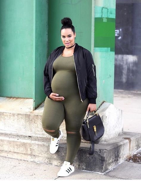 Instagram: iambeauticurve Plus Size Pregnancy Belly Week By Week, Curvy Pregnancy Fashion, Pictures Black Women, Autumn Fashion Curvy, Summer Pregnancy Outfits, Pregnancy Fashion Winter, 37 Weeks Pregnant, Baby Bump Pictures, Summer Maternity Fashion