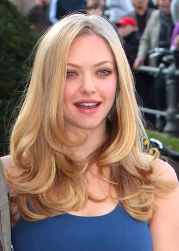 nice Jana Core, Amanda Seyfried Hair, Sunday Wedding, Hair Layers, Hair Things, Fotografi Vintage, Dye Colors, Blowout Hair, 90s Hairstyles