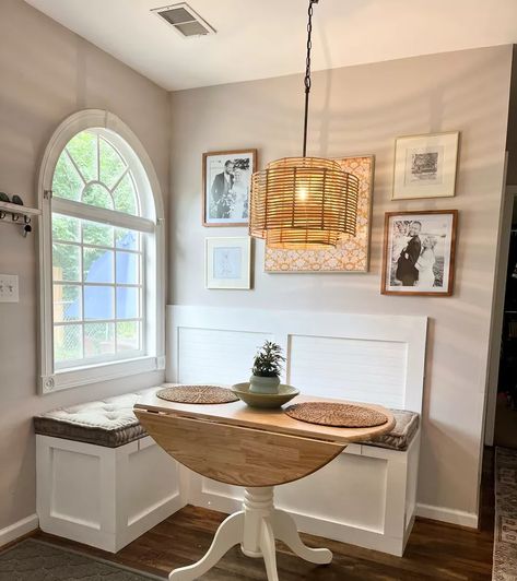 Under Window Breakfast Nook, Breakfast Nook By Window, Breakfast Nook Small Kitchen, Small Kitchen With Breakfast Nook, Kitchenette Nook, Boho Breakfast Nook, White Breakfast Nook, Breakfast Nook Sitting Area, Bench Breakfast Nook