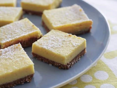 Sunny's Easy Lemon Sunshine Bars Labor Day Desserts, Basic Vanilla Cake Recipe, The Kitchen Food Network, Sunny Anderson, Lemon Bars Easy, Oven Baked Salmon, Fruit Tarts, Baking Recipes Cookies, Vanilla Cake Recipe