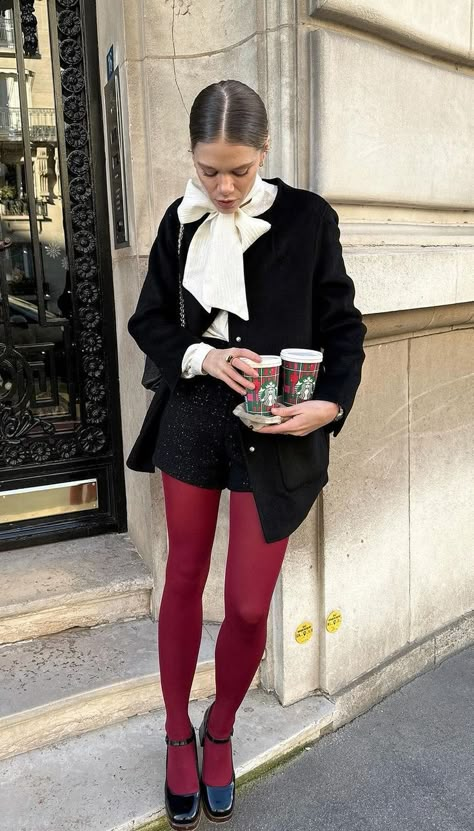 Maroon Clothes, Colourful Tights, Colored Tights Outfit, Tights Outfits, Red Tights, Elegante Y Chic, Colored Tights, Paris Outfits, Looks Street Style