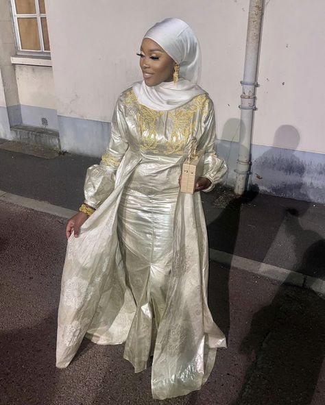 African Bazin Styles For Women, Hijab Bazin Styles, African Eid Dresses, African Bazin, African Dresses For Women Bazin, Senegalese Eid Outfits, Bazin Styles, Senegal Bazin Style, Eid Outfits African Bazin