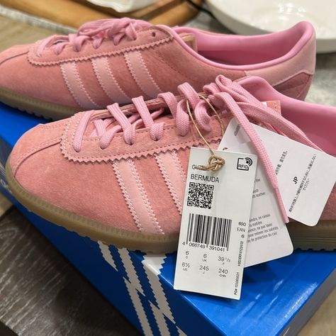 Adidas Bermuda Glory Pink & Gum Adidas Bermuda Glow Pink, Adidas Bermuda Pink, Bermuda Adidas, Adidas Bermuda, Pink Adidas Shoes, Spanish Summer, Birthday Shoes, Rose Adidas, Adidas Originals Shoes